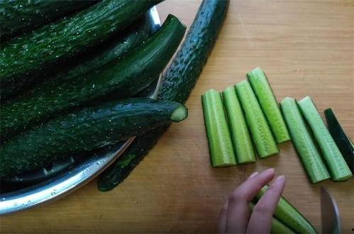配吃瓜的视频,跟随视频一起品尝夏日清凉