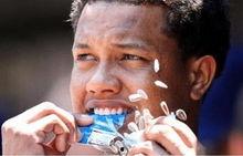 看戏吃瓜嗑瓜子视频,看戏吃瓜，共享视听盛宴