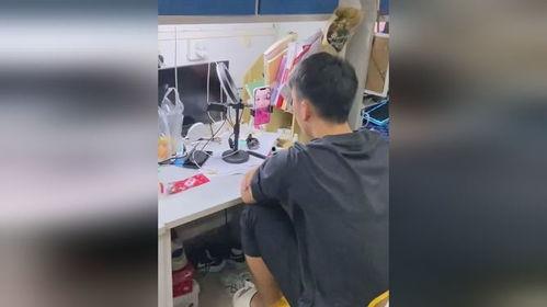 吃瓜视频男生洗眼睛,吃瓜视频男生引发网友热议