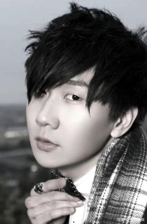 林俊杰吃瓜求婚视频,浪漫瞬间感动网友