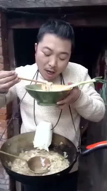 搬凳子吃瓜的视频,揭秘网络“吃瓜”文化新现象