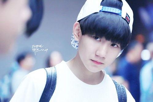 王源吃瓜新闻视频播放下载,播放下载量惊人